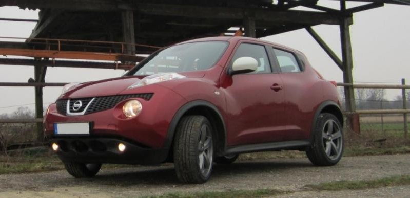 Nissan Juke red white